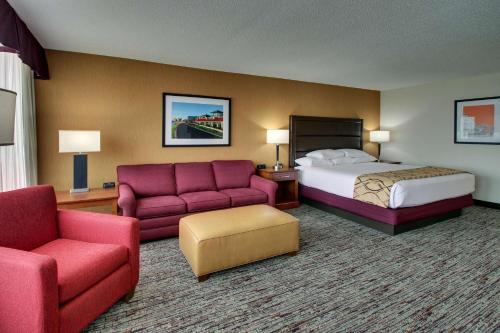 Drury Inn & Suites Evansville East - image 7