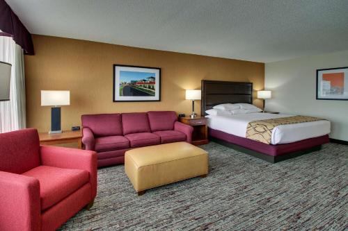 Drury Inn & Suites Evansville East