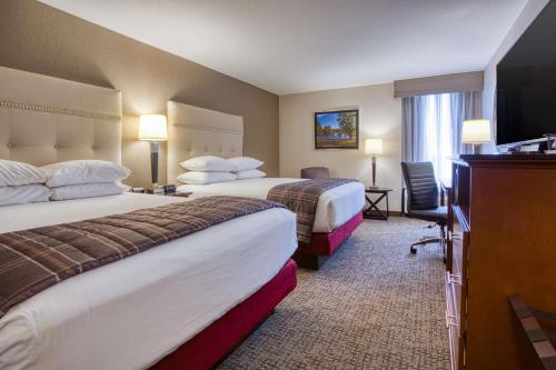 2 queen beds