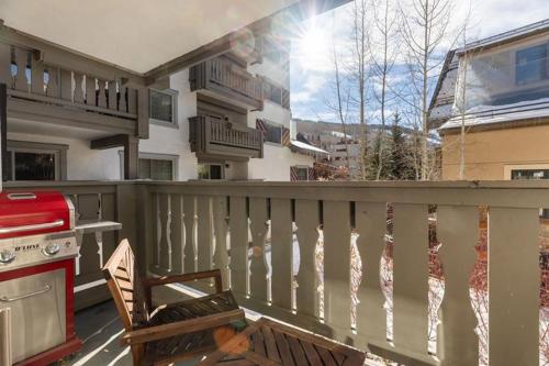 Condo with Onsite Pool & Hot Tub, Free WiFi & Garage Parking in Vail, USA