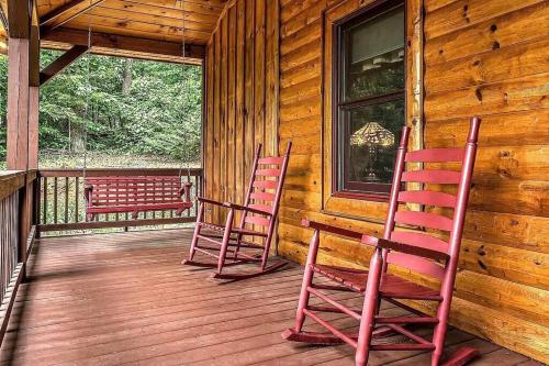 Luxury Cabin with Heated Pool, Hot-Tub & Deluxe Outdoors