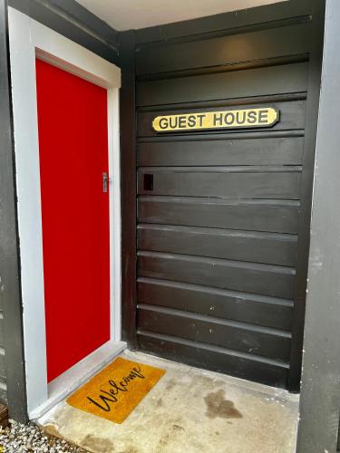 . Short Stay- YOUR OWN GUESTHOUSE!