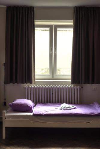 Shared room, mixed dormitory
