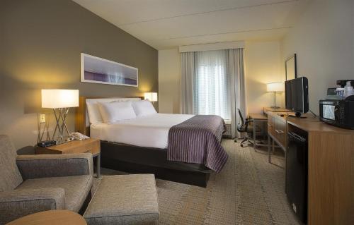 Holiday Inn Express and Suites New Orleans Airport an IHG Hotel - image 2
