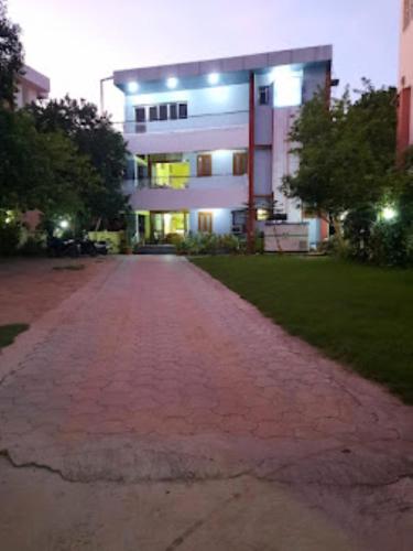 Executive Holiday (guest house),Patna