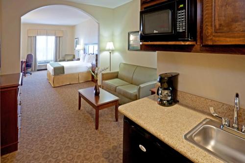 Holiday Inn Express Hotel & Suites Cedar Hill, an IHG Hotel