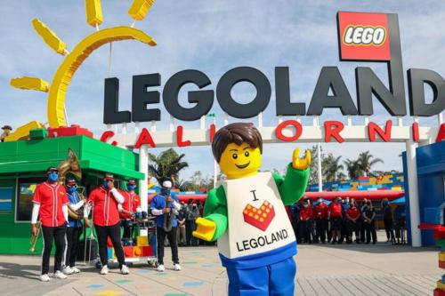 Entire Lovely 3-Bedroom Home w Yard, Parking