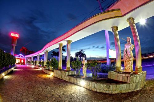 . Hotel & Motel Le Baron