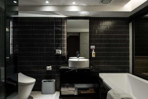 503758940 Autumn Willow Hotel