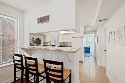 Modern Renovated & Comfy East Germantown Adobe in Philadelphia, USA