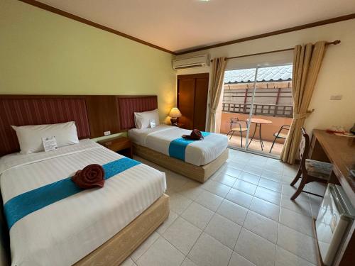 room detail thumbnail 1