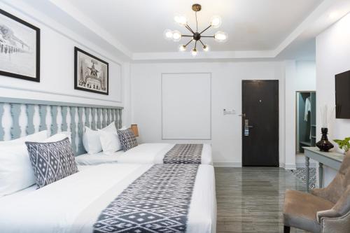 Twin Room image 10
