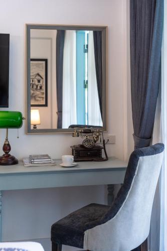 Double Room with Balcony image 10