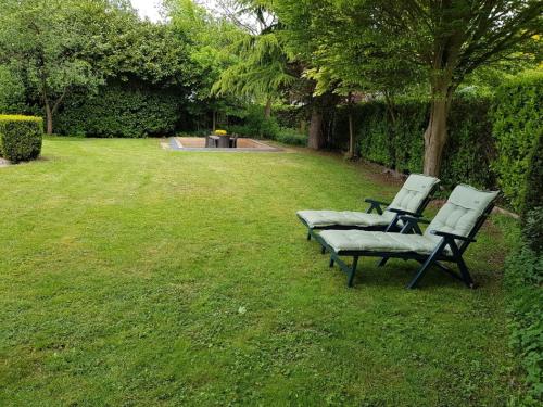 Hage, Spacious holiday home near with sauna in Garderen