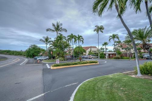 Newly Upgraded 2BR APT Near Keauhou Bay (6 Guests)