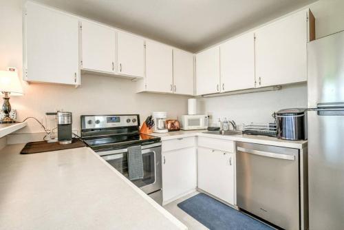 Newly Upgraded 2BR APT Near Keauhou Bay (6 Guests)