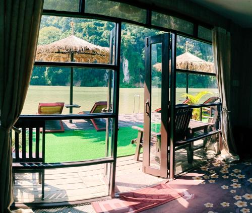 Ou river house in Nong Khiaw
