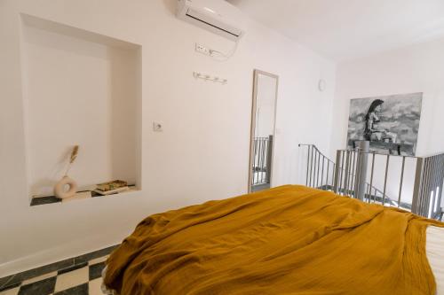 One-Bedroom Apartment image 3