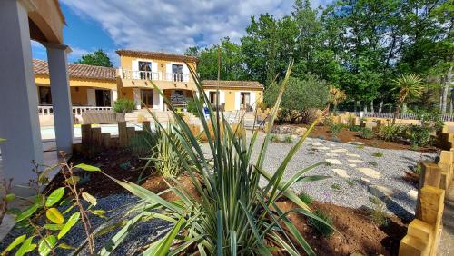 le Mas Provençal - Chambre d'hôtes - Régusse