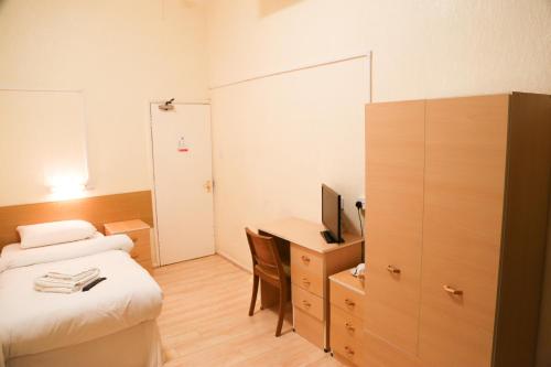 Single Room En Suite image 4