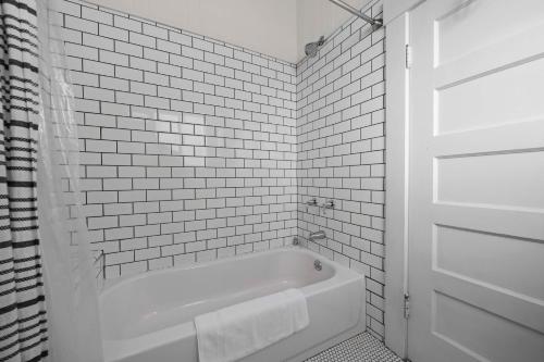 Salt House - image 4