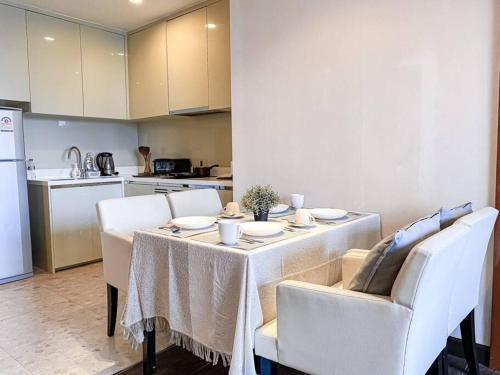Grand Modern 2BR - Ultra Fast WiFi - Phrom Phong, Bangkok (foto 8)