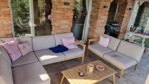 parveke/terassi, Virág Wellness Villa (Virag Wellness Villa) in Mecsekoldal