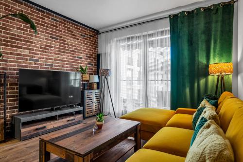 Stylish Airport Business Apartments - Parking, Balcony - by Rentujemy, Varšava