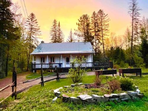 Chalet de l'Ours: - view & direct access to the Rivière du Loup