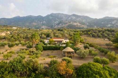 Villa Elia with pool, Yurt and sea views