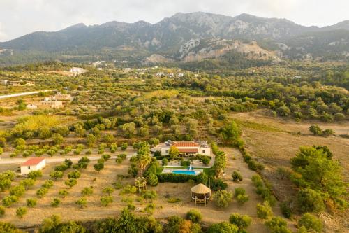Villa Elia with pool, Yurt and sea views