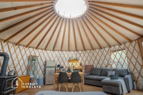 La Lumineuse des yourtes du petit ruisseau in Saint-Paulin