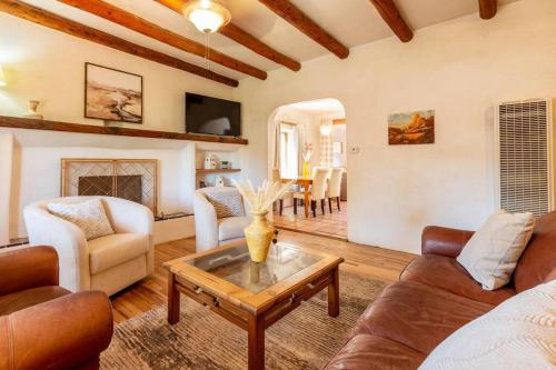 Historic Adobe Retreat close to Railyard and Plaza