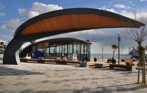 LATITUDE WEST by BOURNECOAST - An Impressive Holiday Apartment with FANTASTIC SEA VIEWS, a Balcony a near 1st Tee