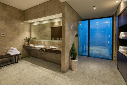 Apartment with Sea View image 2