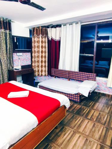 Hotel Holiday Dalhousie - Near Ghandhi Chowk Mall Road
