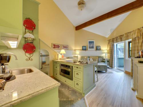 202 Pointes North Inn - image 6