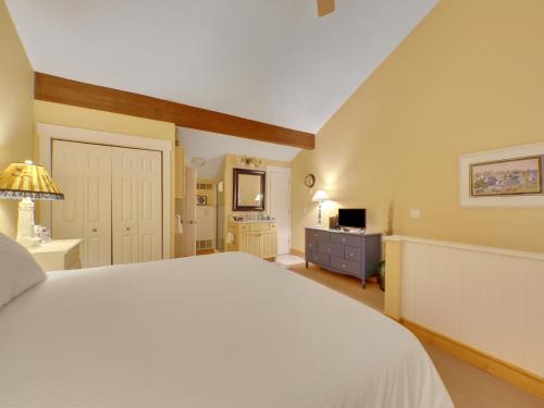 202 Pointes North Inn - image 11