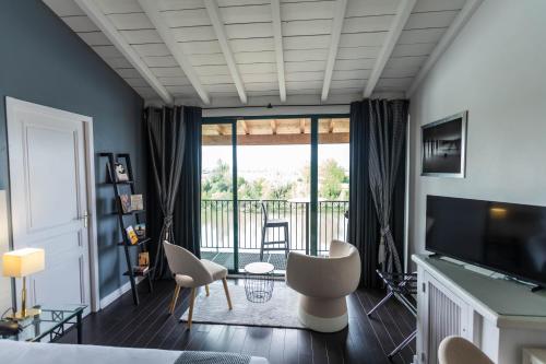 . CÔTE GARONNE le BALCON DES DAMES -hôtel et restaurant- Tonneins Fauillet Marmande - panorama sur Garonne-climatisé- accueil vélo- soirée étape- chambre famille- étape et séjour touristique-