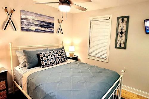 Cute & Cozy 2/1 Lakeview House on Chain O Lakes in Fox Lake, USA