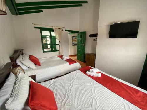 Quadruple Room with Private Bathroom image 7