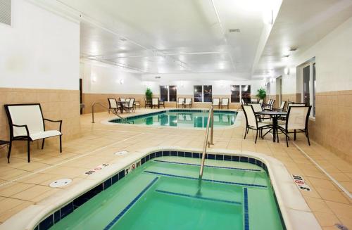 Swimming pool, Holiday Inn Express Hotel & Suites Mattoon in Mattoon (IL)