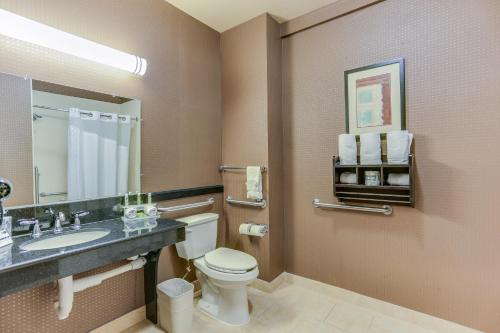 Holiday Inn Express Hotel & Suites Huntsville by IHG in Huntsville, USA