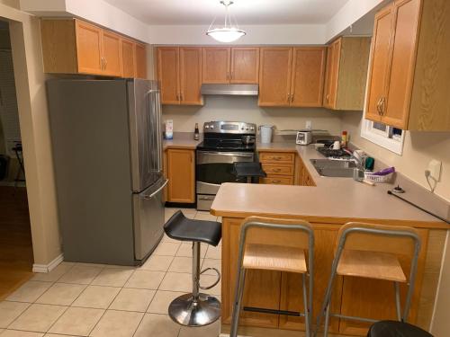 Whitby Private Rooms with Massage, Gym, Billiards Facilities