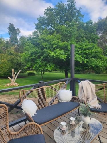 Daylesford - FROG HOLLOW ESTATE - The Homestead- WELCOME to our newest addition - includes spa bath, fireplace, 2 decks, BBQ, gorgeous views- Enjoy a WELLNESS GETAWAY