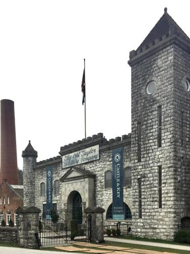 Charred Oaks Inn - image 10