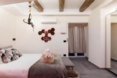 [Jacuzzi - Centro Storico] La goccia di S.Gennaro, Naples