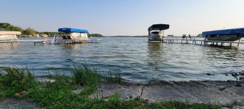 Cute & Cozy 2/1 Lakeview House on Chain O Lakes in Fox Lake, USA