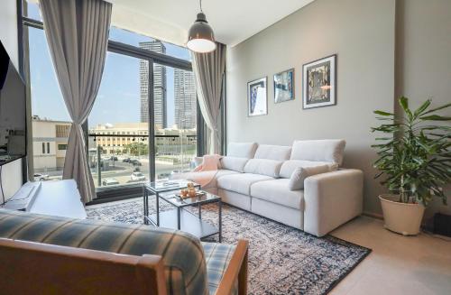 Elite LUX Holiday Homes - Luxurious 1BR Suite in Signature Livings JVC - Dubai, Dubai