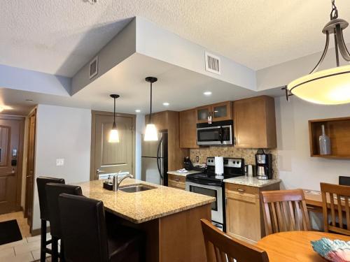 . Perfect family 2-bed Condo with hot tub